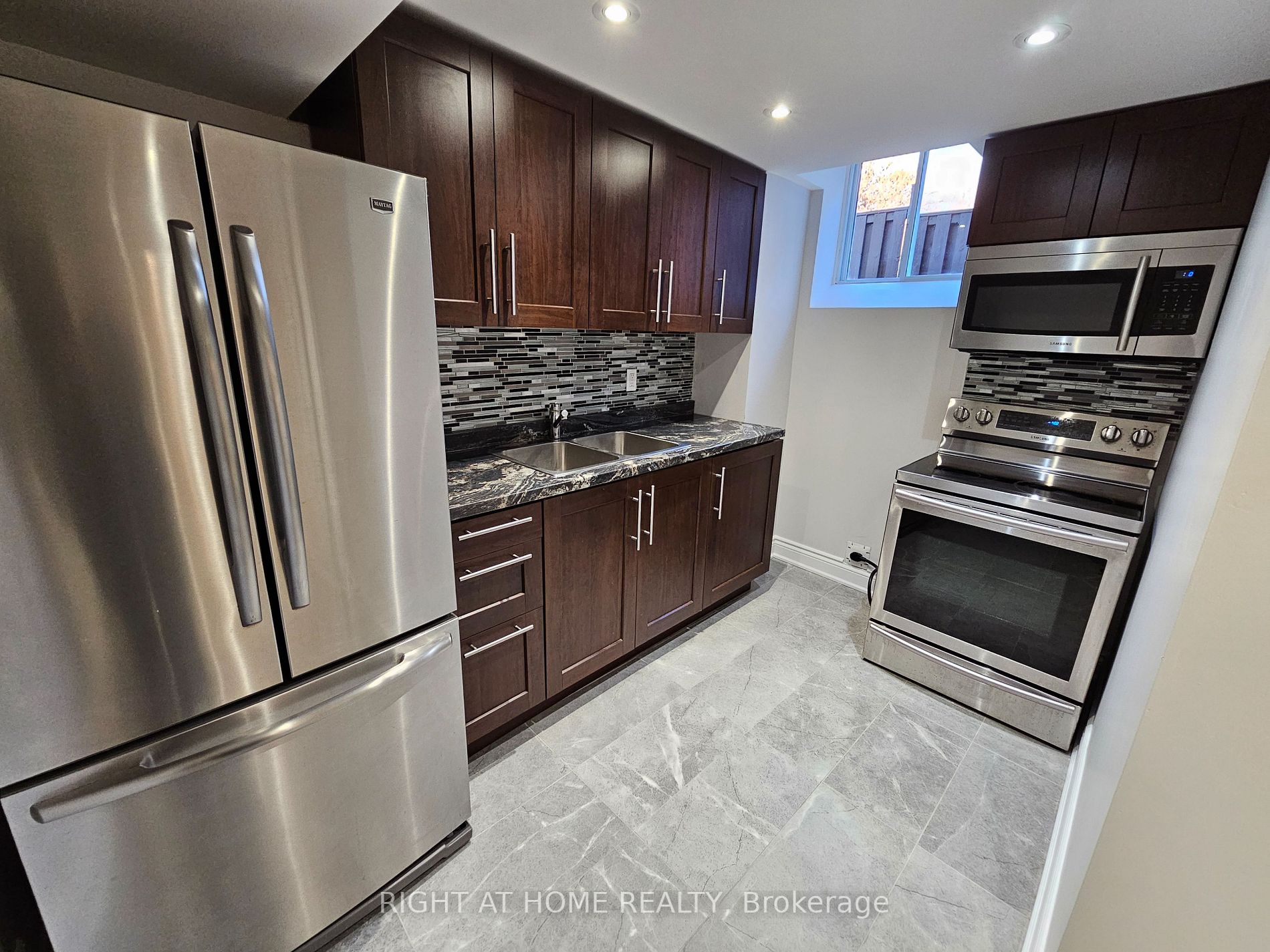 229 Billings Cres