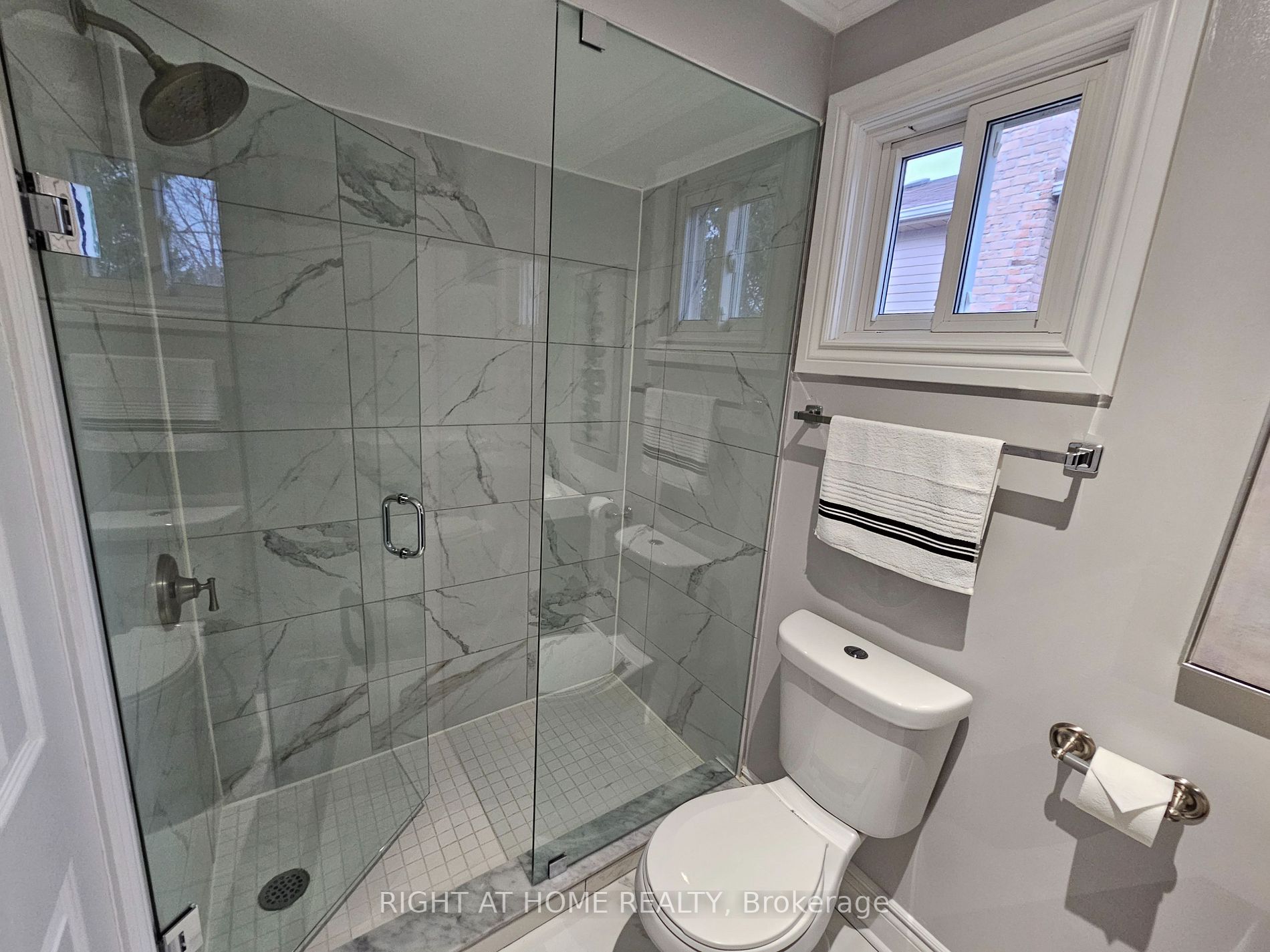 229 Billings Cres