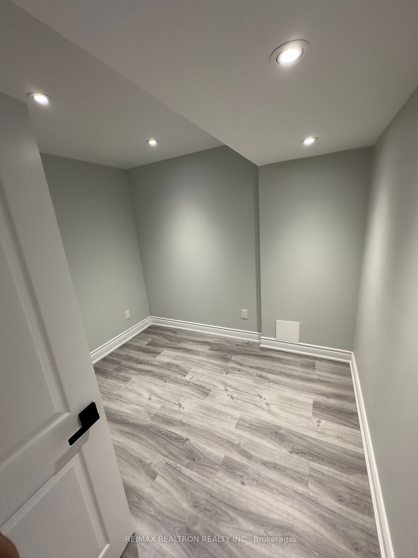 38 Brookview Drive N