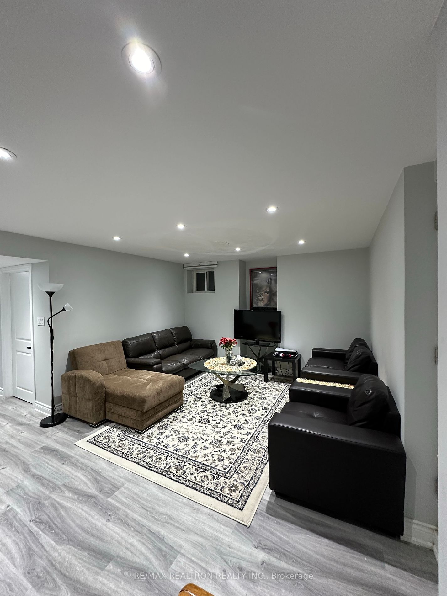 38 Brookview Drive N
