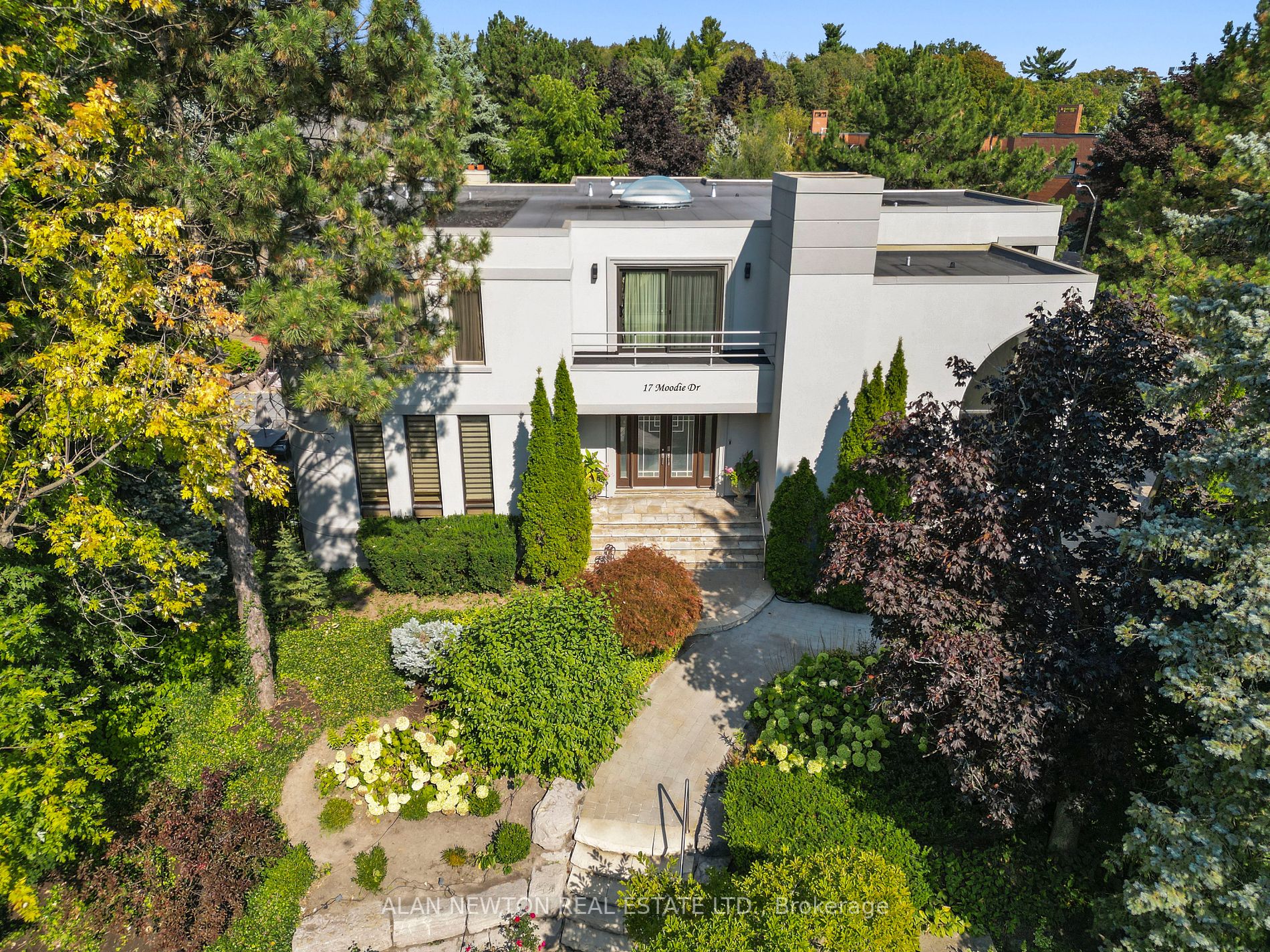 17 Moodie Drive