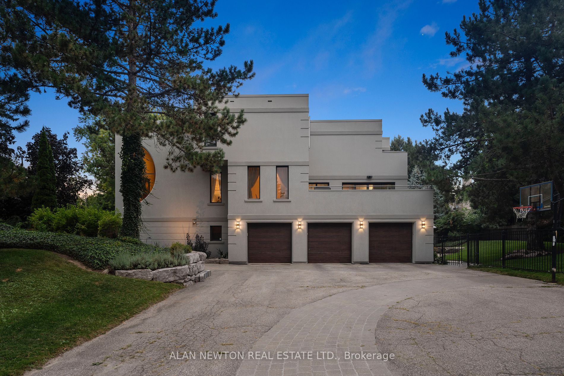 17 Moodie Drive