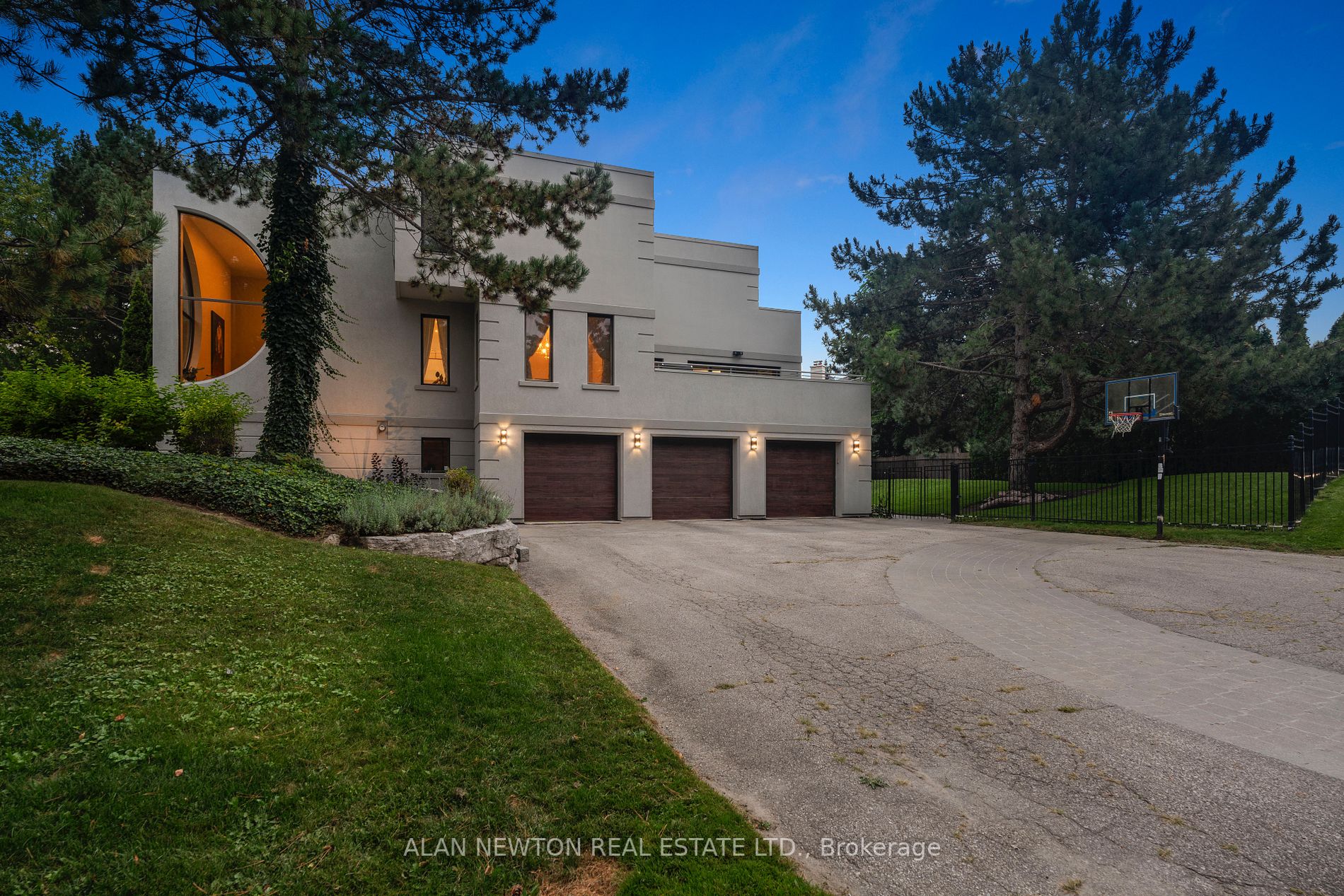 17 Moodie Drive