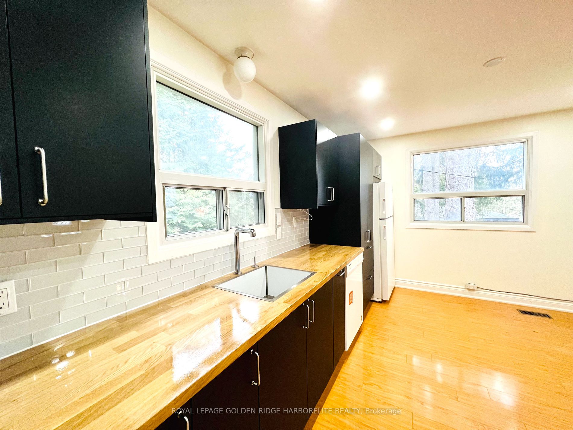 5919 Lakeshore Road