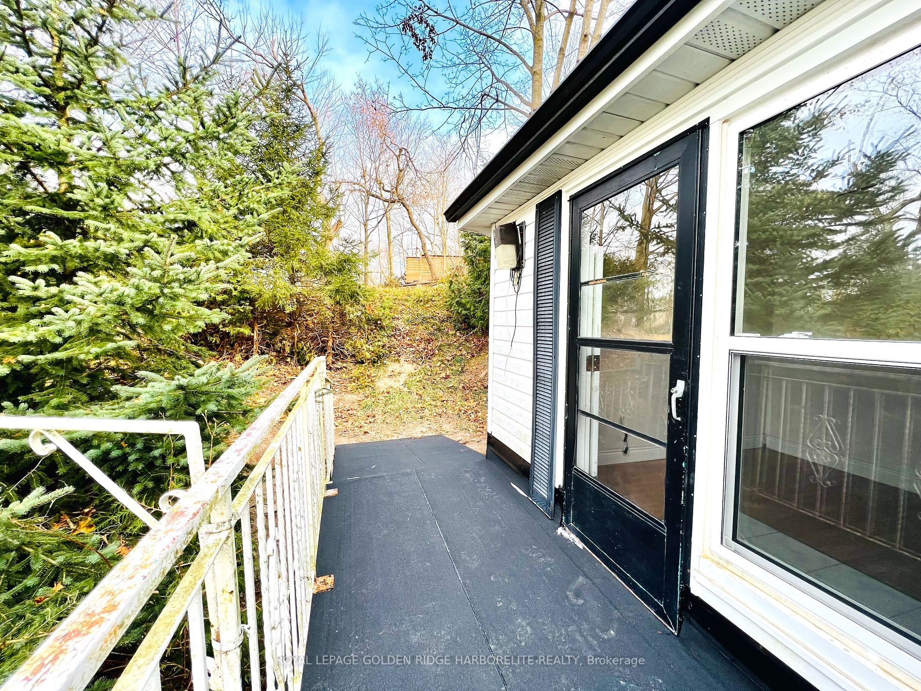 5919 Lakeshore Road