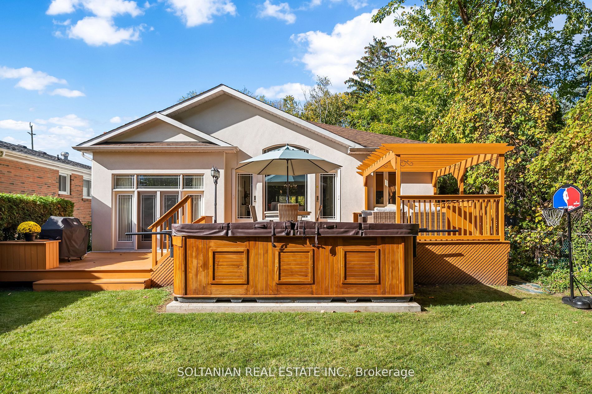 143 Henderson Ave