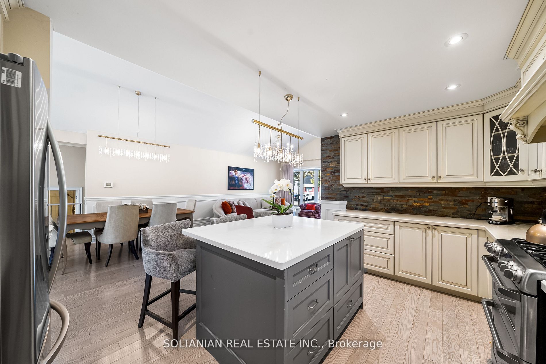 143 Henderson Ave