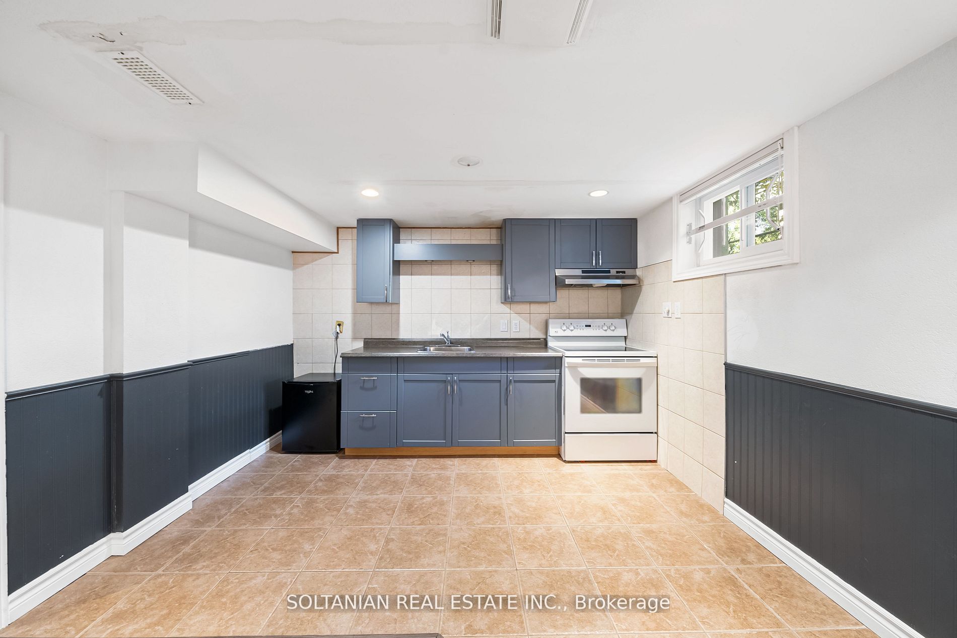 143 Henderson Ave