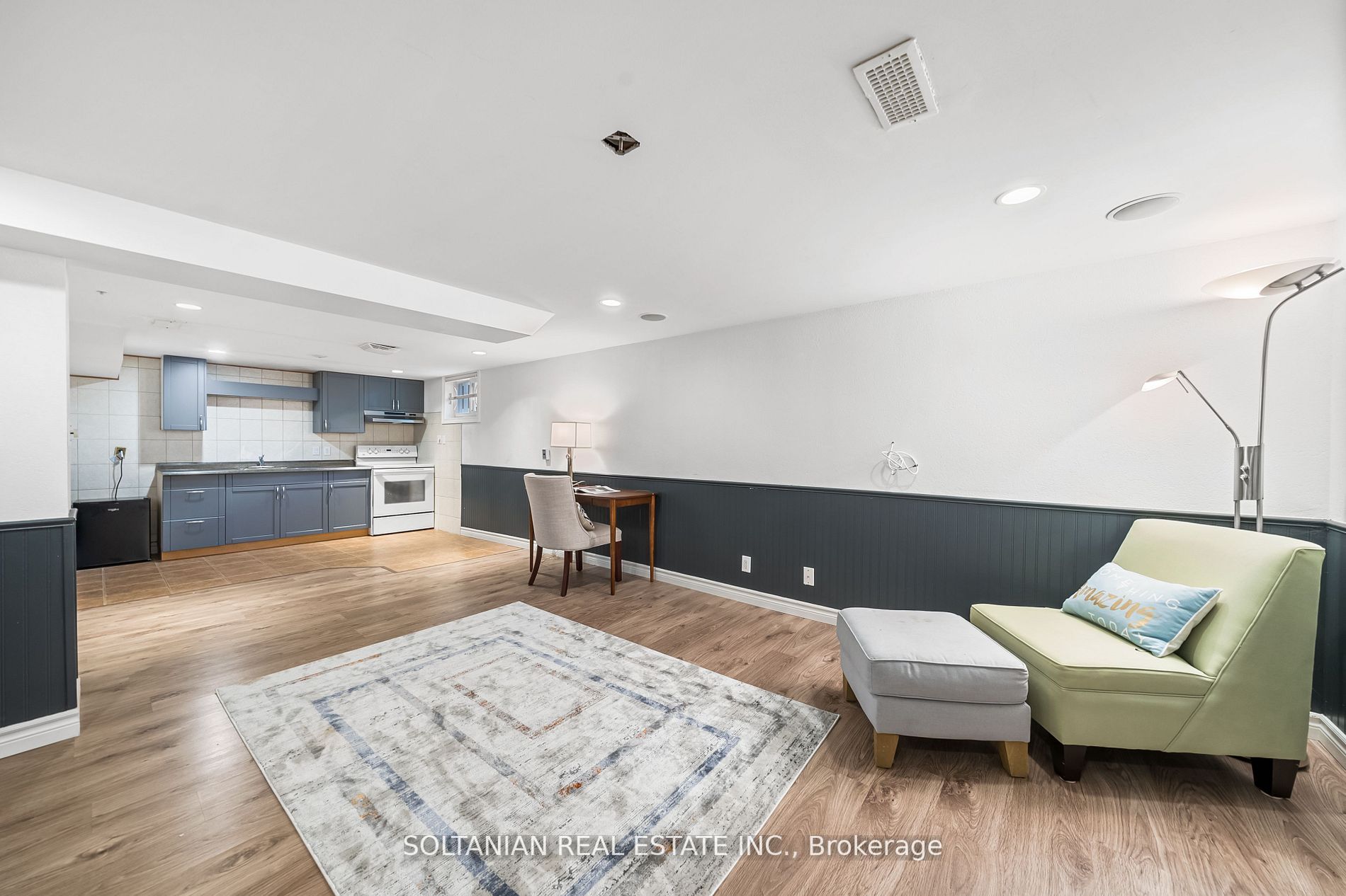 143 Henderson Ave