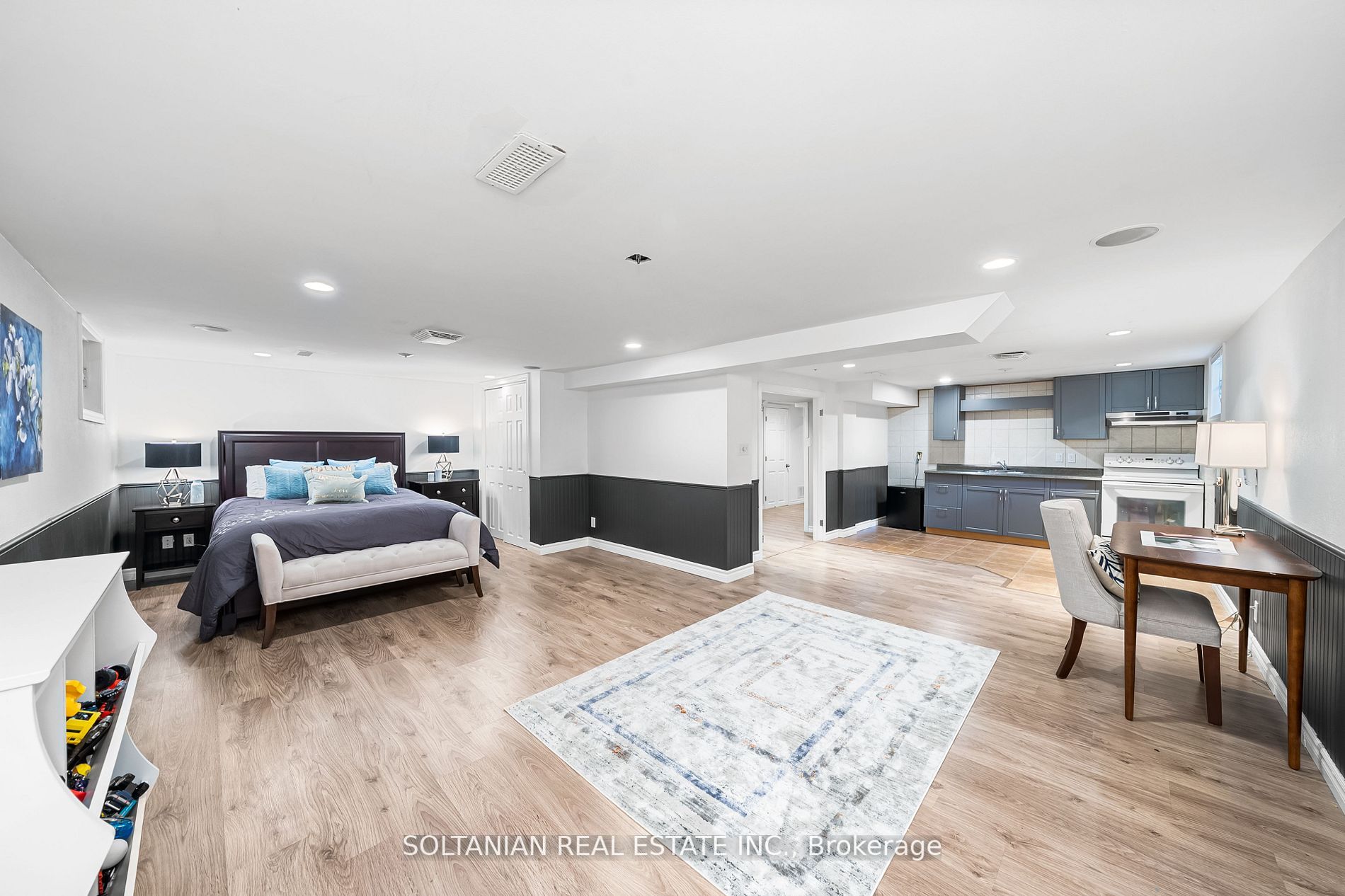143 Henderson Ave
