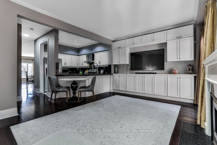 6 Edgemont Court