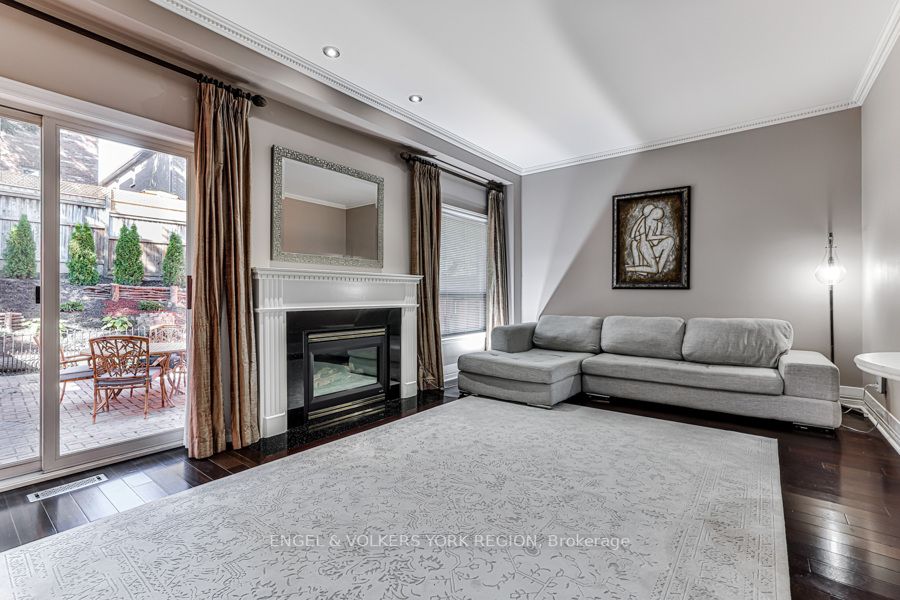 6 Edgemont Court