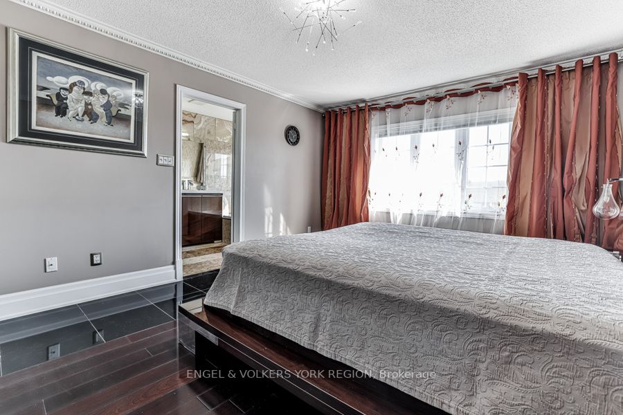 6 Edgemont Court
