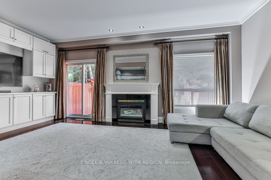 6 Edgemont Court