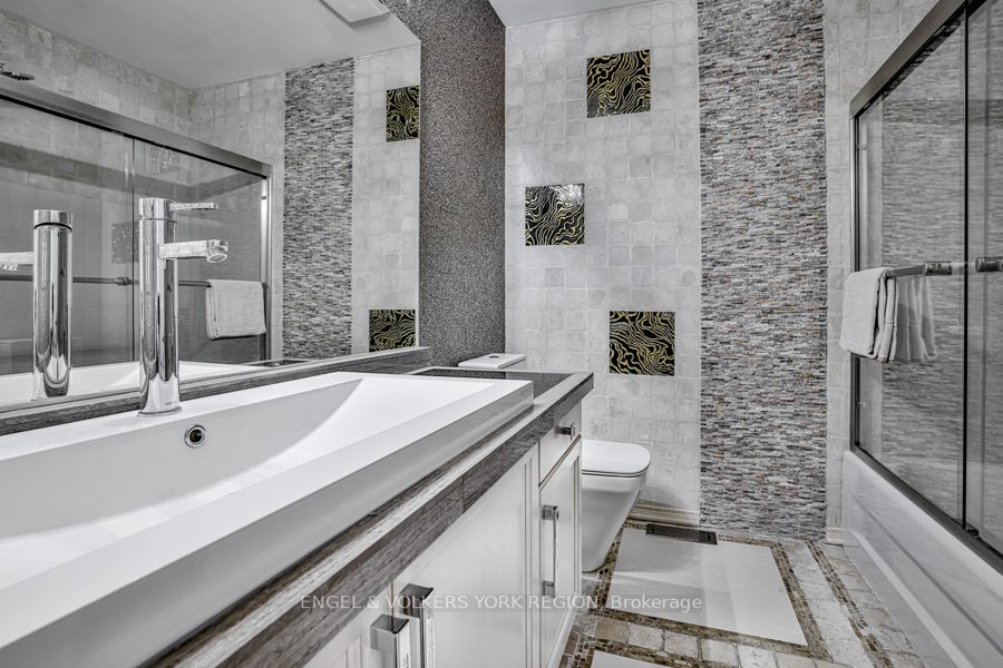 6 Edgemont Court