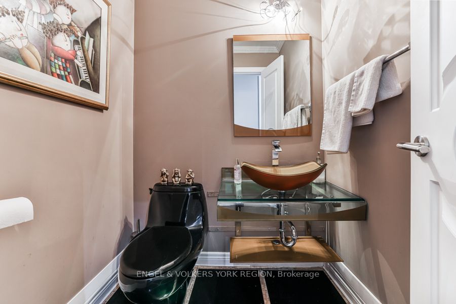 6 Edgemont Court