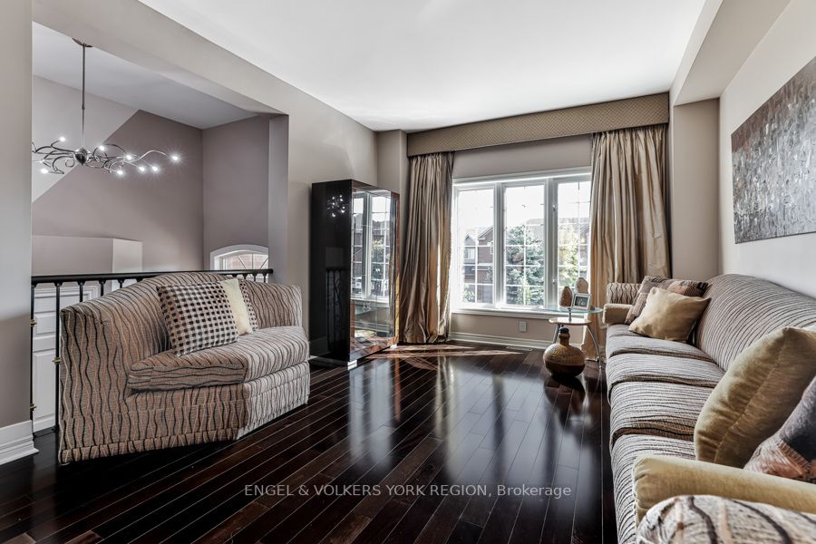 6 Edgemont Court