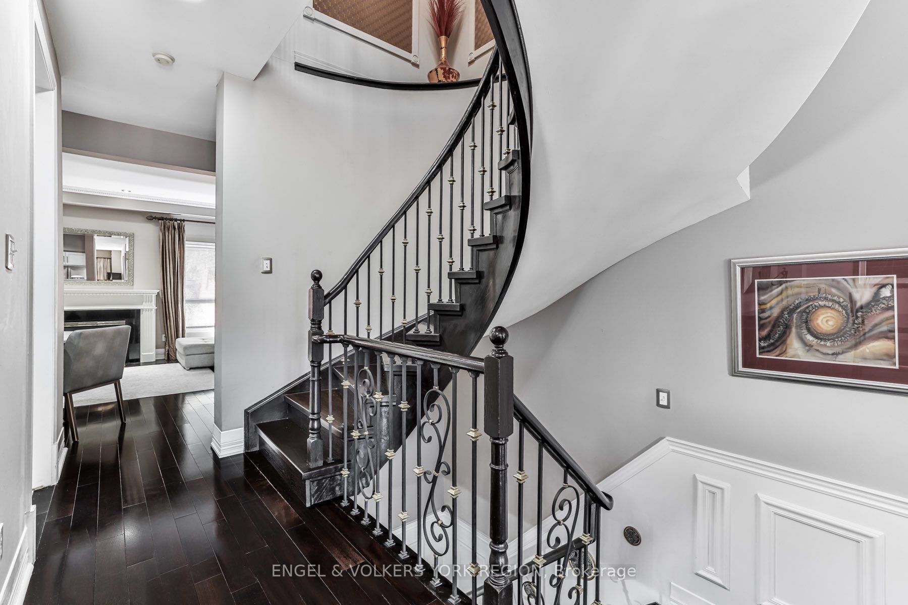 6 Edgemont Court
