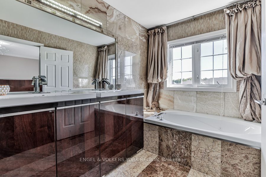 6 Edgemont Court