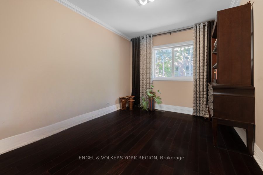 6 Edgemont Court