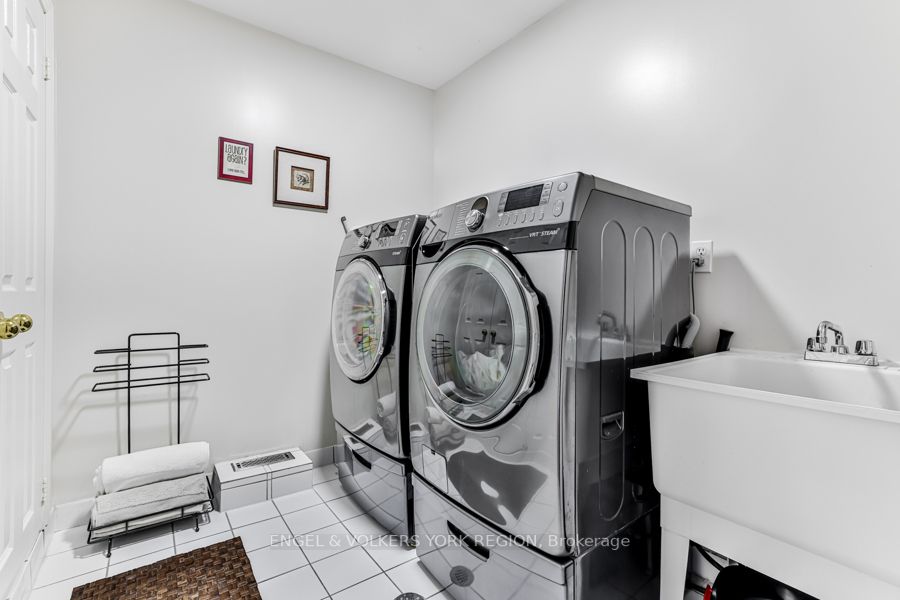 6 Edgemont Court