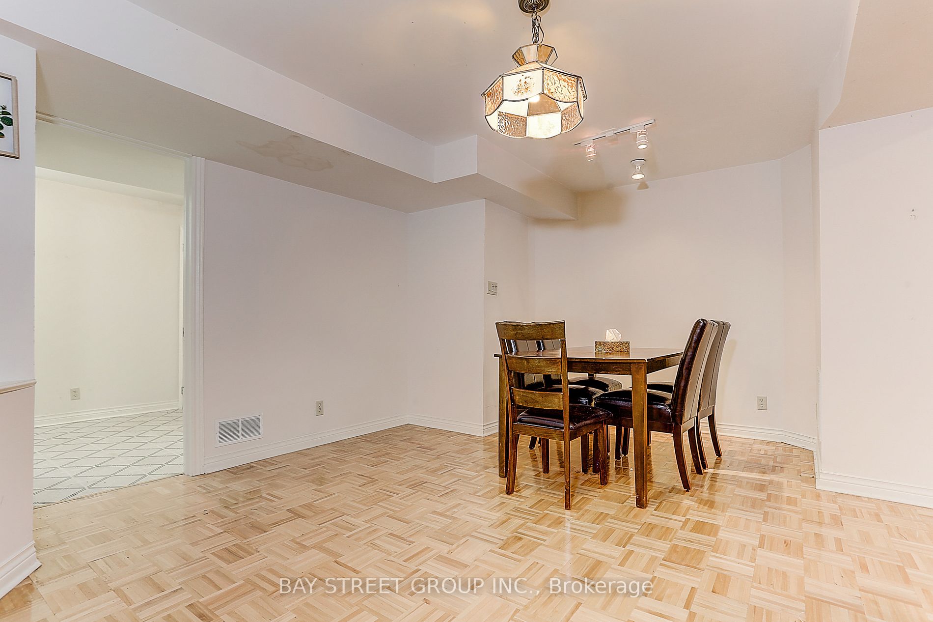 275 Elgin Mills Road W