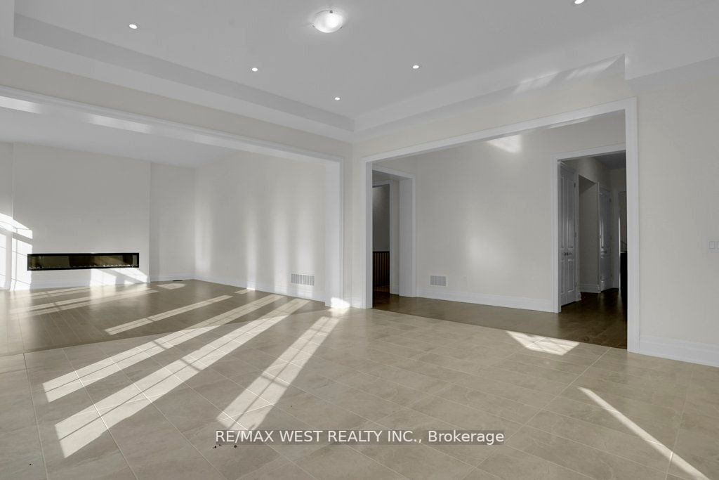46 Enclave Crt