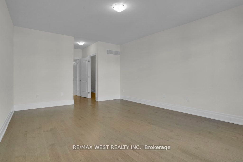 46 Enclave Crt