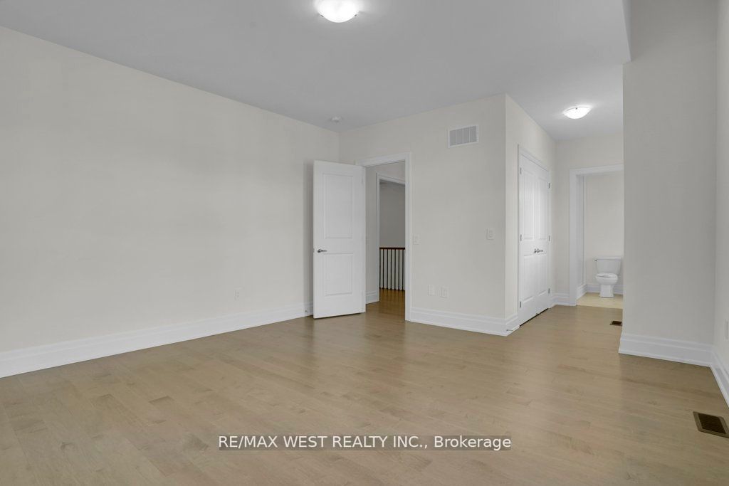 46 Enclave Crt