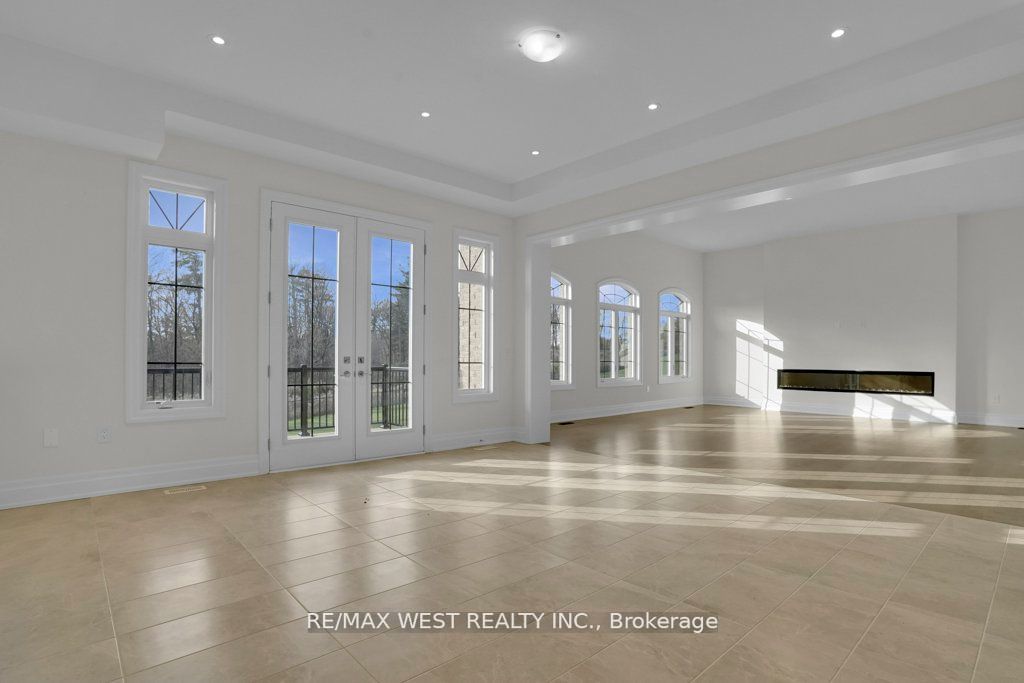 46 Enclave Crt