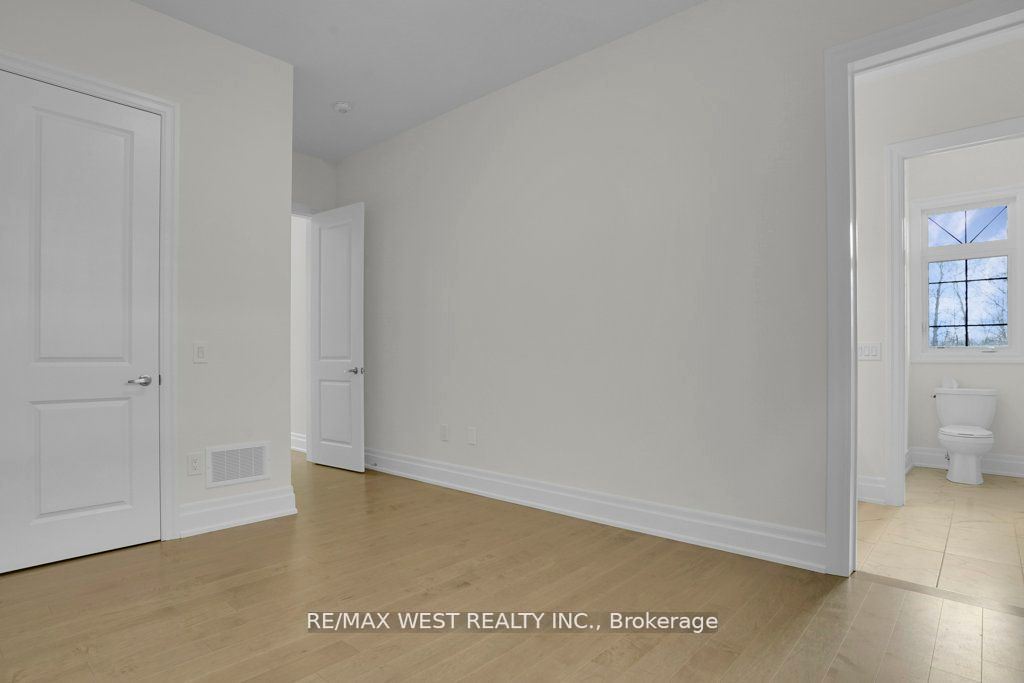 46 Enclave Crt