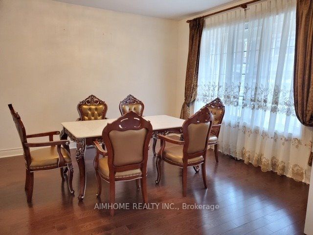 70 Ken Sinclair Cres