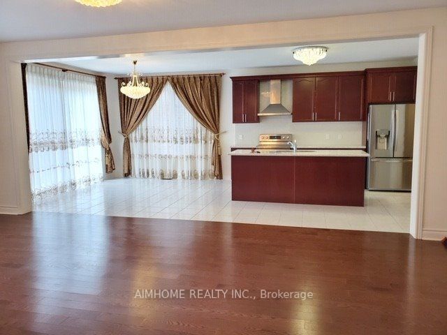 70 Ken Sinclair Cres