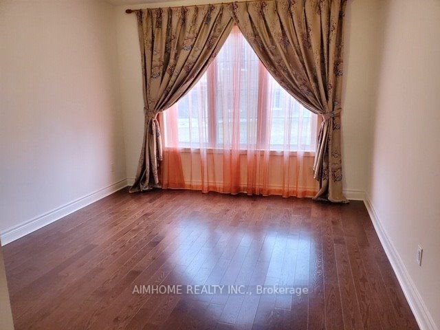 70 Ken Sinclair Cres