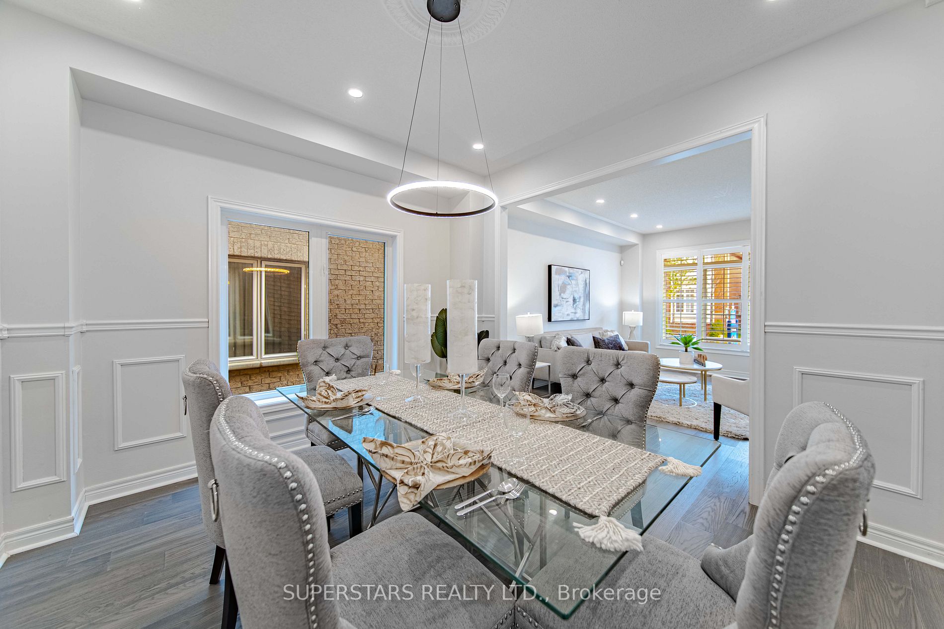 22 Ayhart St