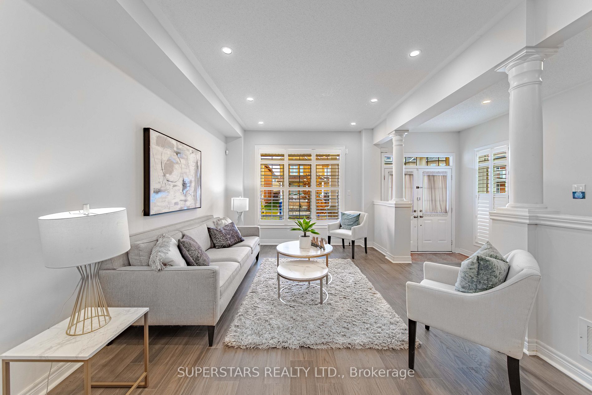 22 Ayhart St