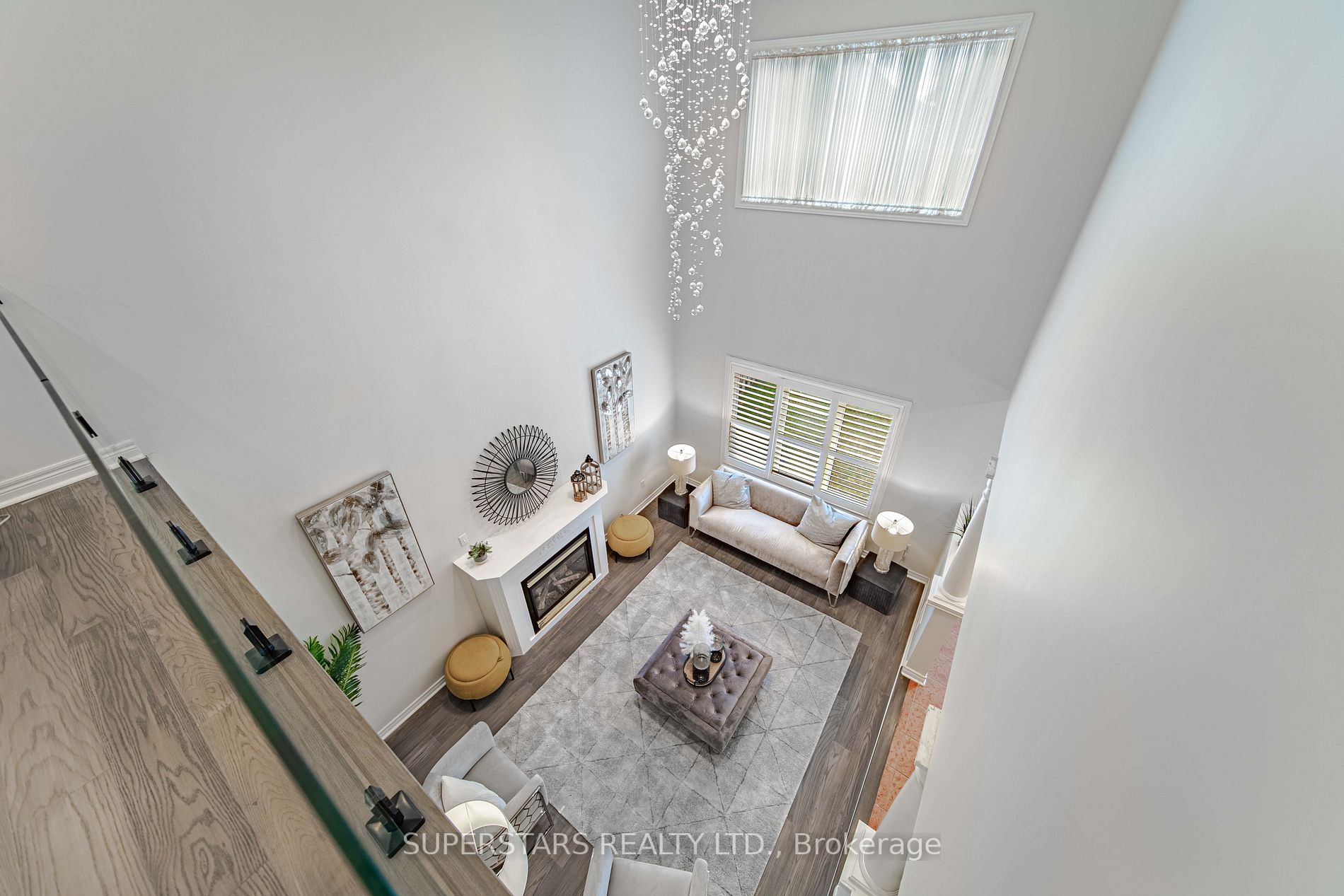 22 Ayhart St