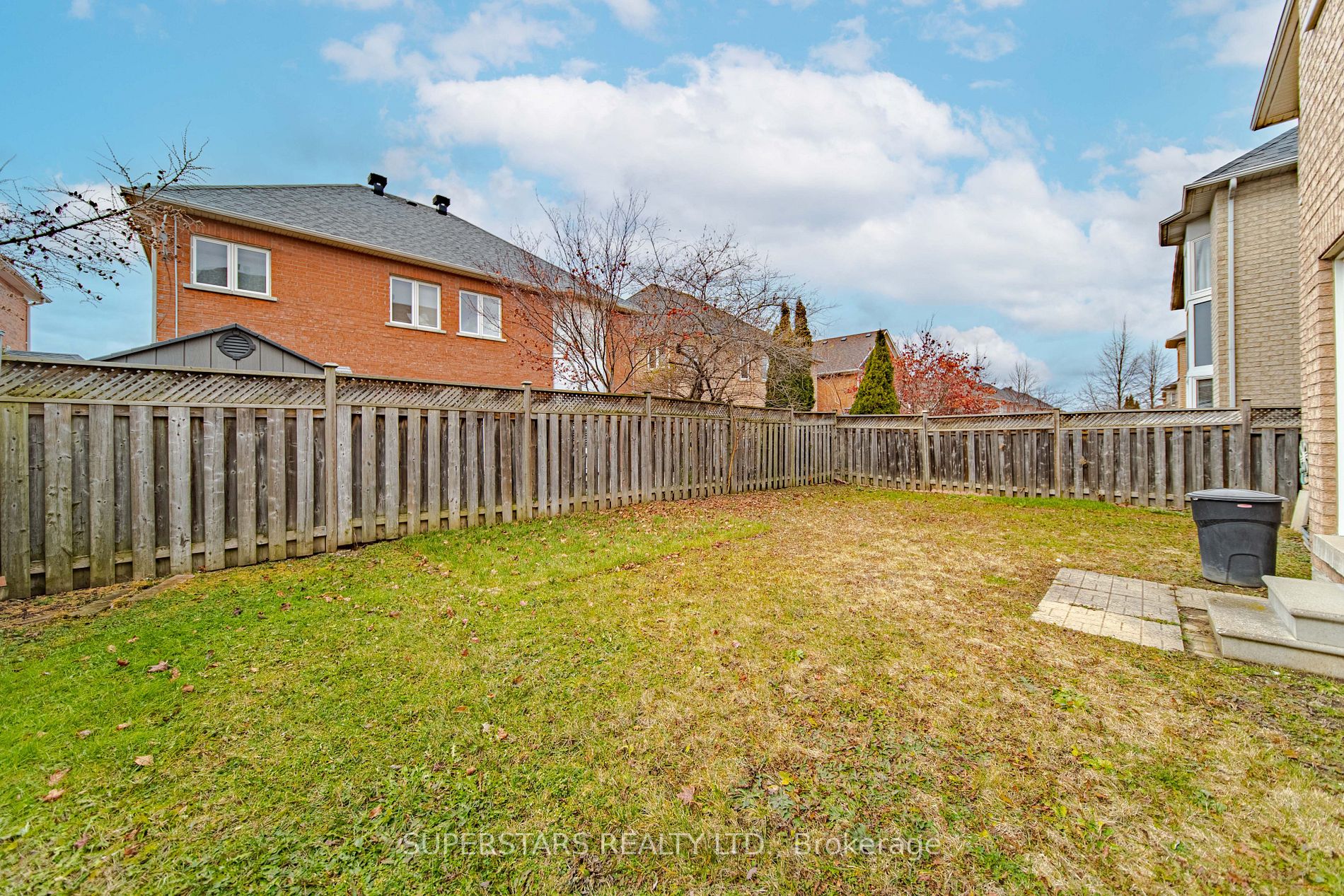 22 Ayhart St