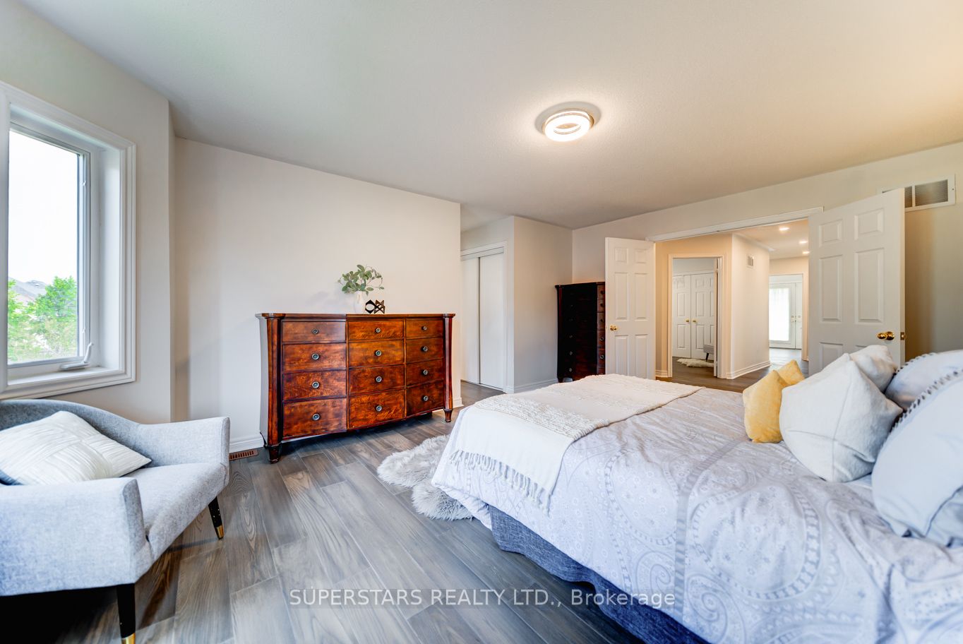22 Ayhart St