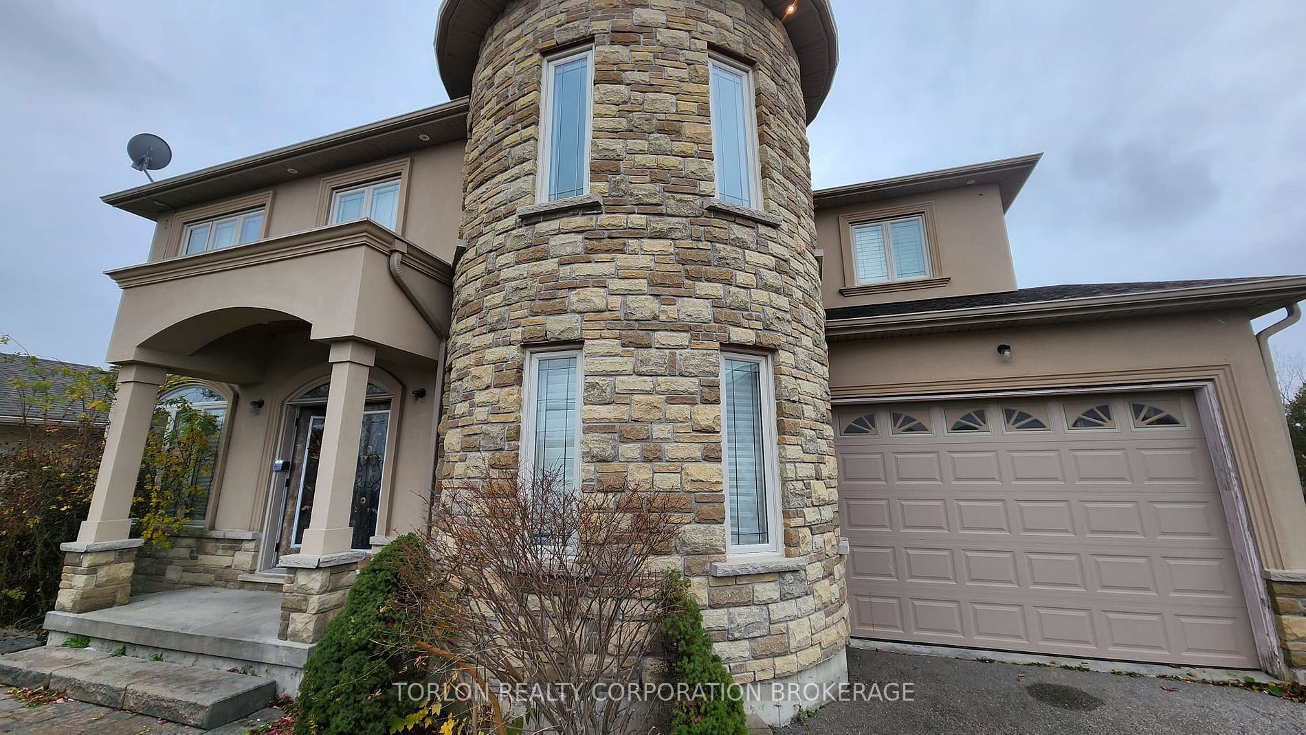 8224 Pine Valley Drive
