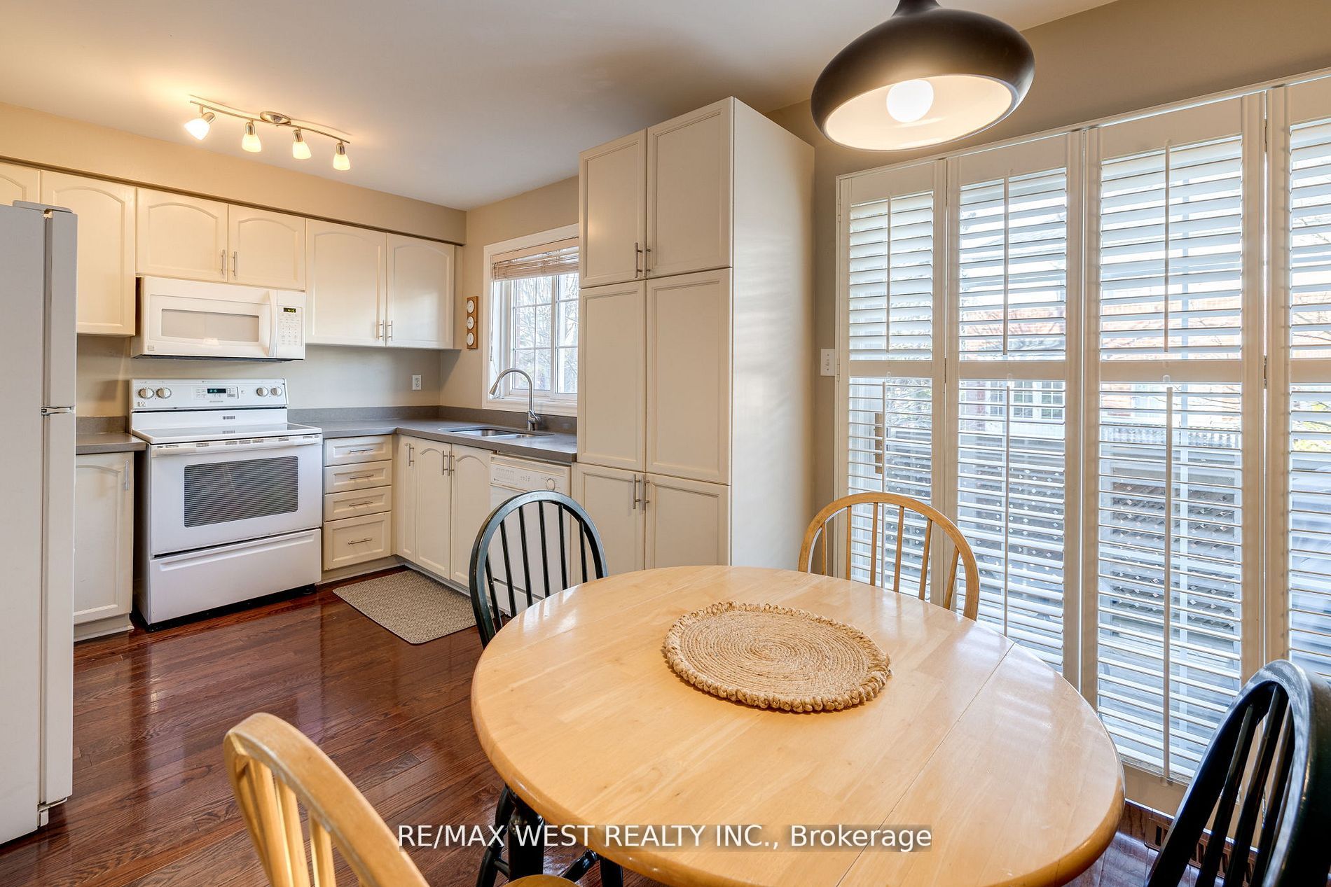 15 Mosaics Avenue, #15