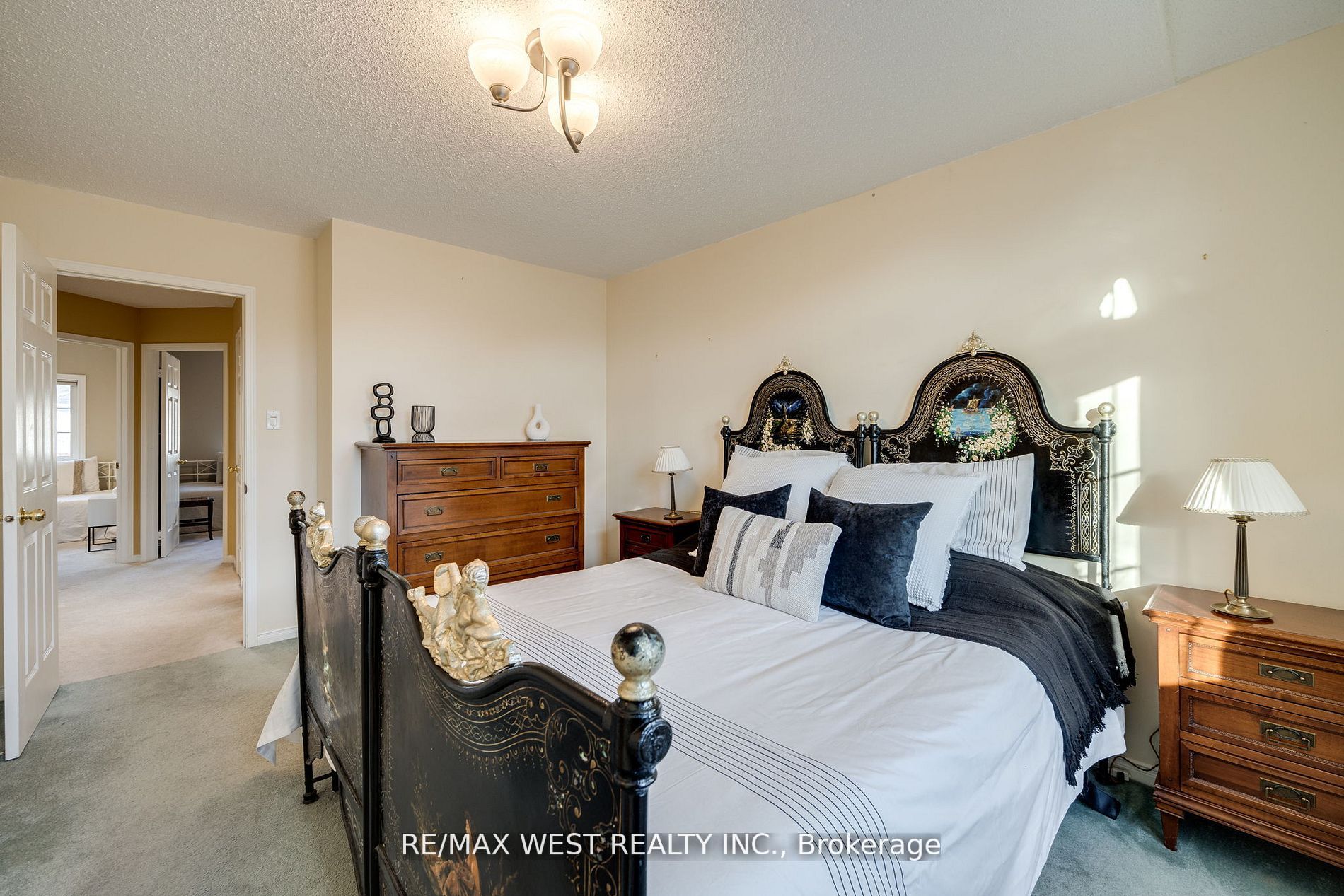 15 Mosaics Avenue, #15