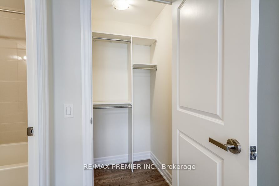 9085 Jane Street, #1009