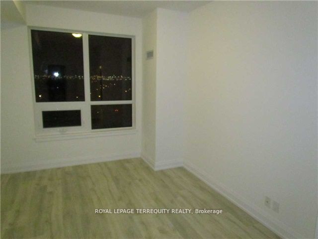 7900 BATHURST Street, #817