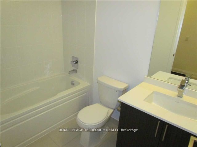 7900 BATHURST Street, #817