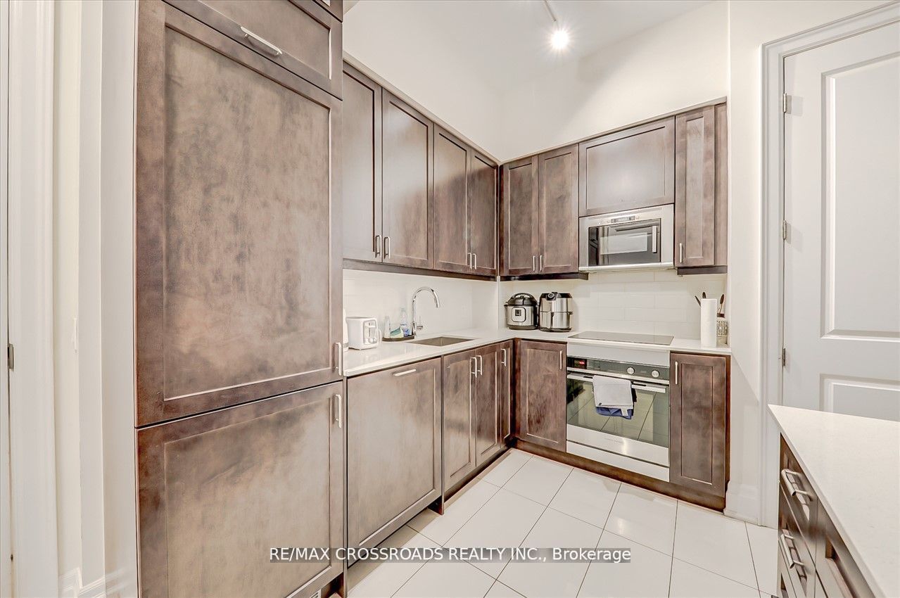 9075 Jane St, #114