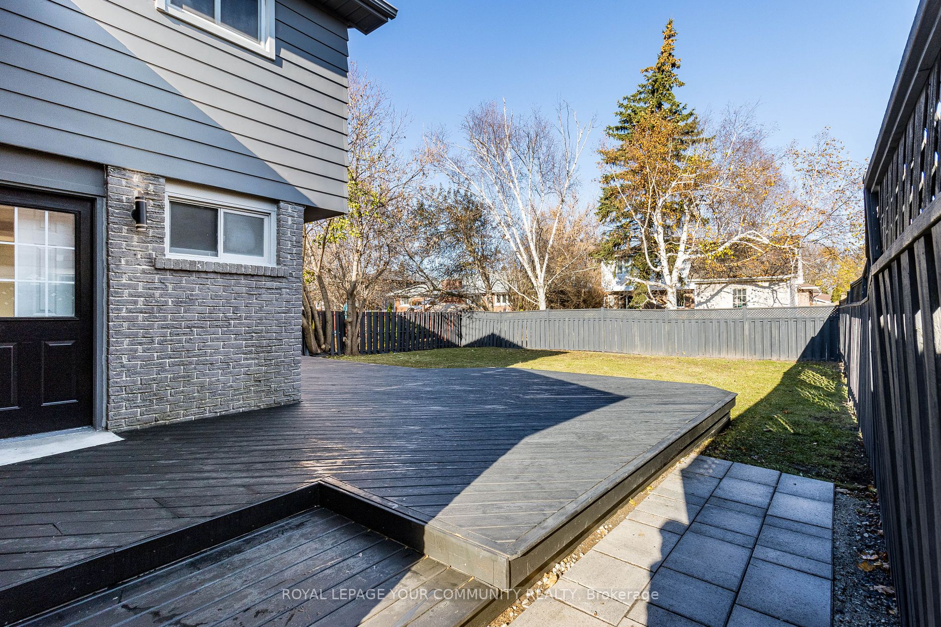 196 Mackenzie St