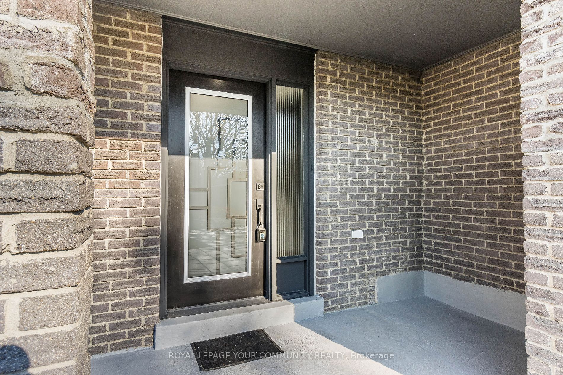 196 Mackenzie St