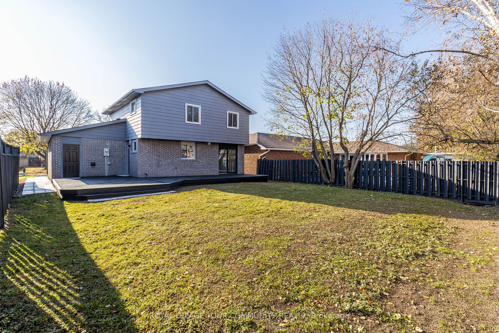 196 Mackenzie St