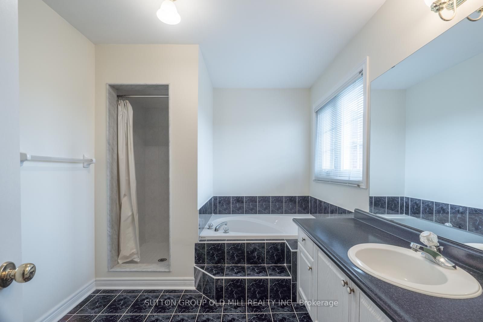37 Oban Ave